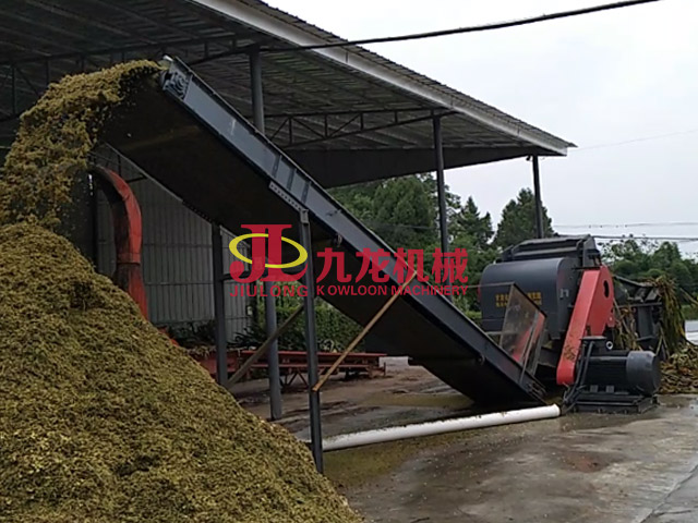 宜賓青貯秸稈粉（fěn）碎現場