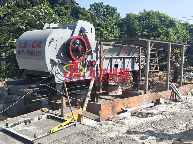 福建模（mó）板破碎現場